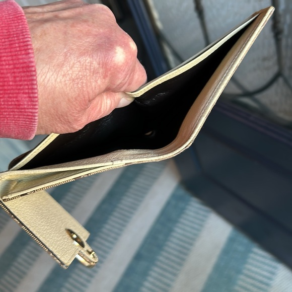 ‼️BOGO‼️Gucci Double Snap Wallet - Picture 9 of 12